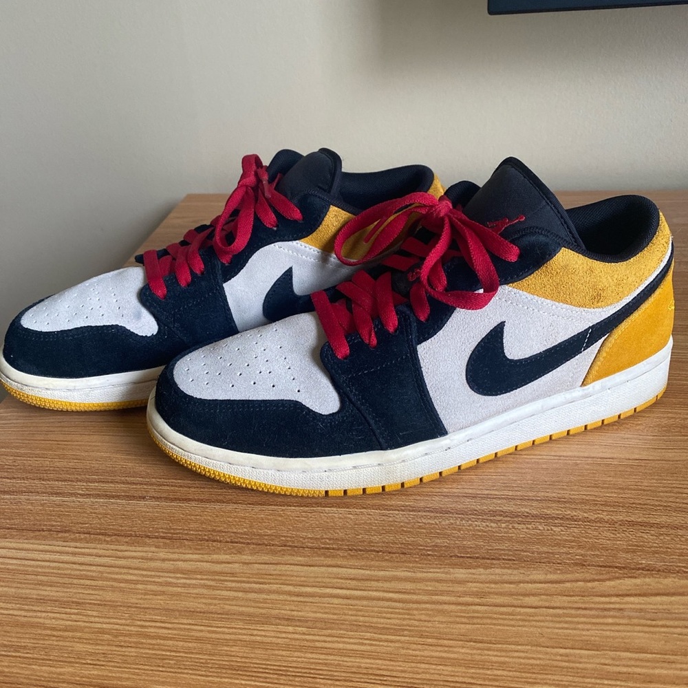 Jordan 1 Low Sail University Gold